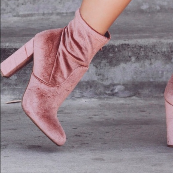 Steve Madden Shoes - Steve Madden dusty rose velvet boots size 8